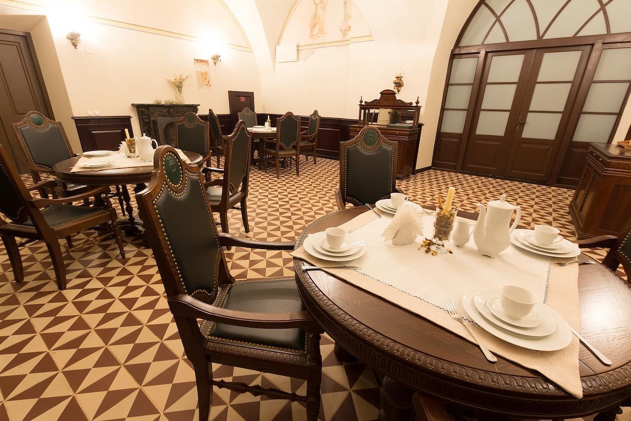 Palace Hotel ニャスヴィシュ エクステリア 写真