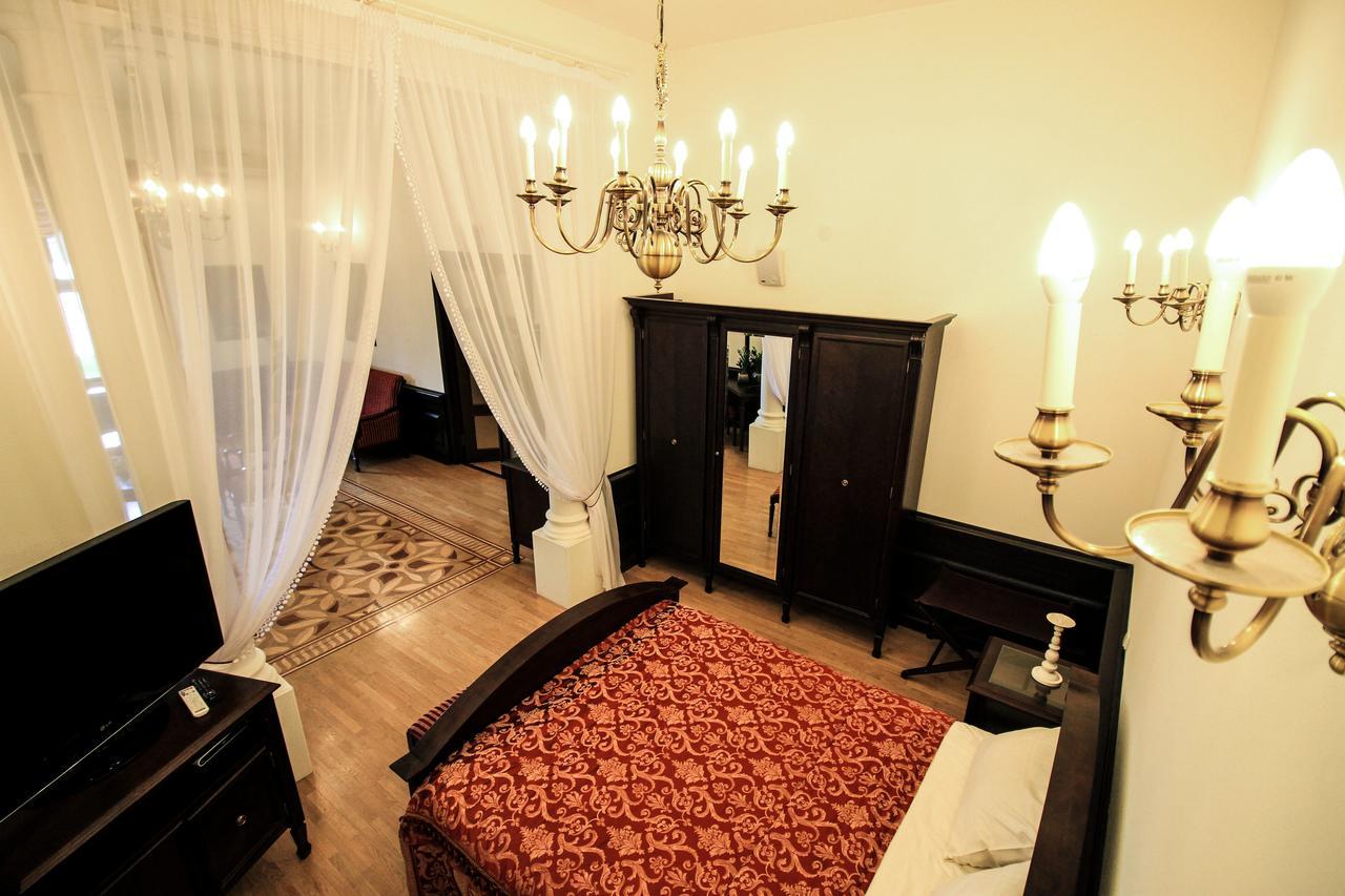 Palace Hotel ニャスヴィシュ エクステリア 写真